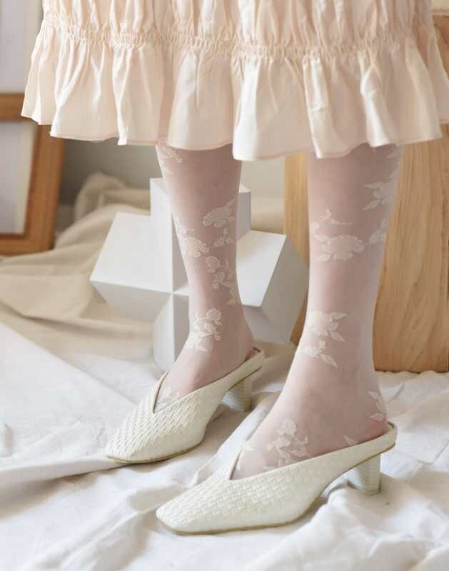New Product Lace European And American Stockings Summer Thin Calf Socks Female Fairy Retro Rose Flower Tube Socks - Inspiren-Ezone